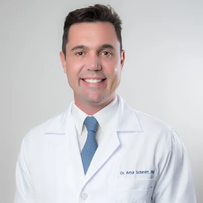 Dr. Artur Schmitt | Oftalmologista em Curitiba | Cirurgia Refrativa em Curitiba | Cirurgia de Catarata em Curitiba